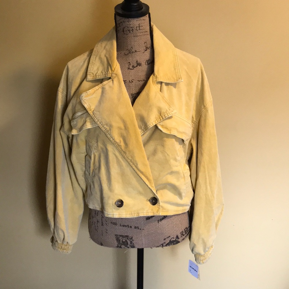 Cute cropped bomber jacket